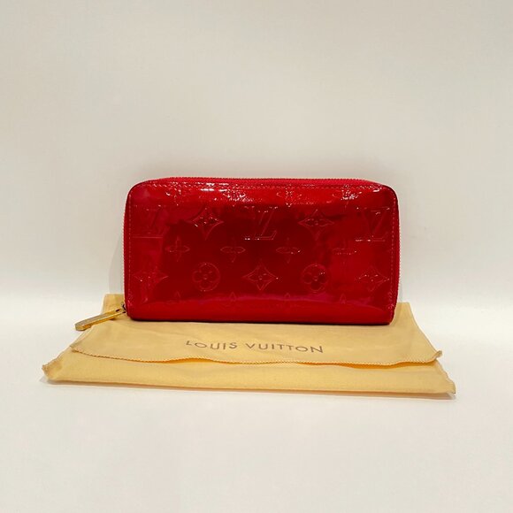 Louis Vuitton Red Vernis Zip Around Long Wallet Sku#85954 (Gently Used, rubbing) - Picture 1 of 13